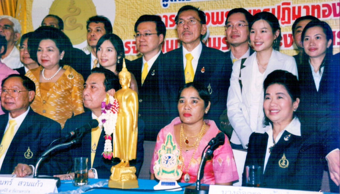 งานเททองหล่อพระทองคำ ในวันที่ 1 มิถุนายน 2559