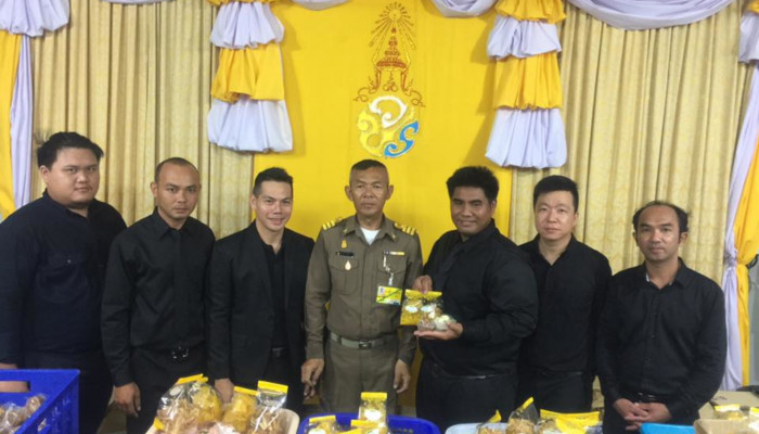 แจกอาหาร ผู้ร่วมงานถวายบังคมพระบรมศพ “รัชกาลที่ 9"