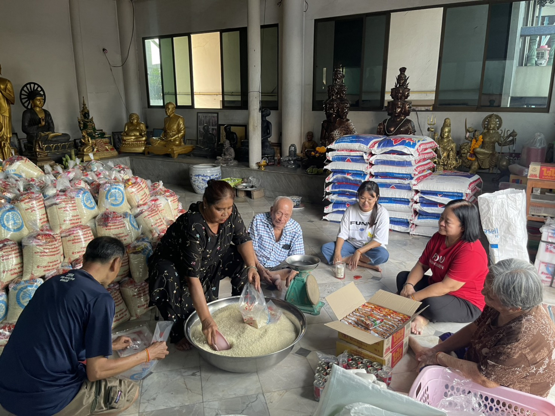 วันที่  5 เมษายน 2568 แม่เทพ(คุณแม่วิภาดา ไทรสังวาล) ตวงข้าง สำหรับแจกในวันที่ 29 เมษายน 2568
