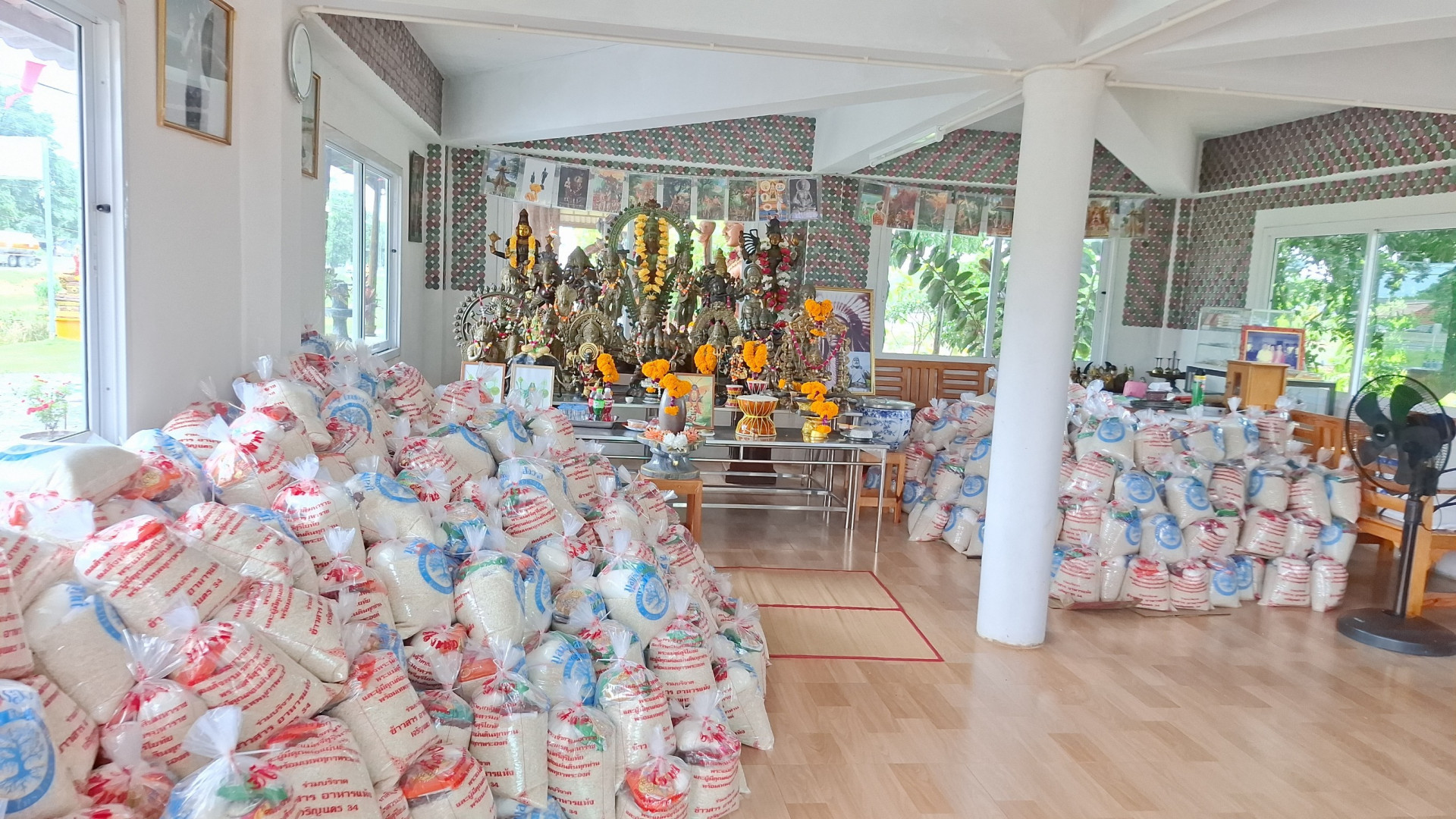 เมื่อวันที่ 17 พฤศจิกายน 2567 โรงทานสมเด็จพระเจ้าตากสินมหาราชและมูลนิธิไทรสังวาล ทำบุญ และแจกอาหาร ข้าวสาร อาหารแห้ง ให้ประชาชนอำเภอพรหมบุรี จังหวัดสิงห์บุรี